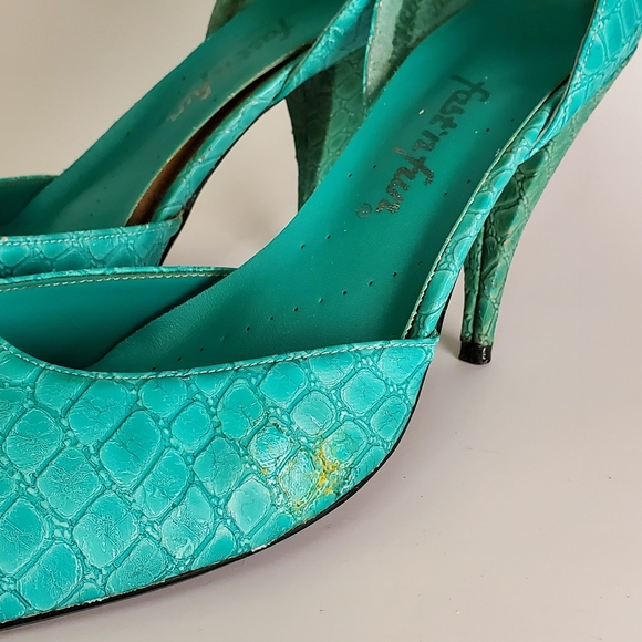 Vintage Bright Turquoise 80s Glam Faux Snakeskin Pumps - Picture 5 of 12